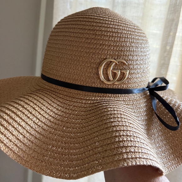 Gucci Sun Hat – Worn Once – Super Charming - LIKE NEW - Picture 1 of 8